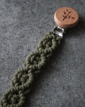 Charger l'image dans la galerie, Attache-suce champignon (7 couleurs de cordes)