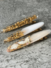 Charger l'image dans la galerie, Barrettes or/blanc/fleur