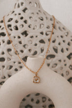 Charger l&#39;image dans la galerie, Charlène
